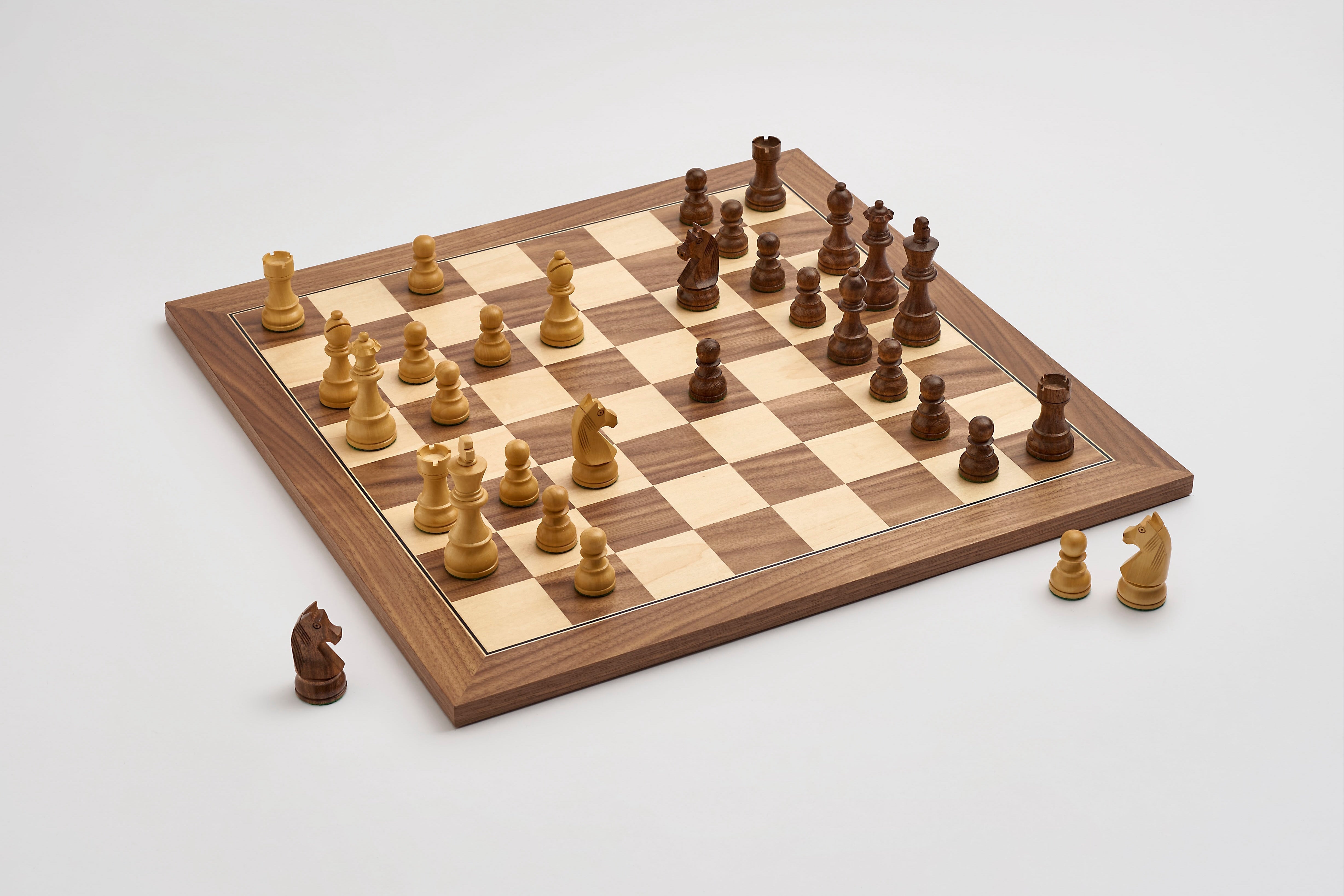 Sådan passer du på dit skaksæt i massivt træ