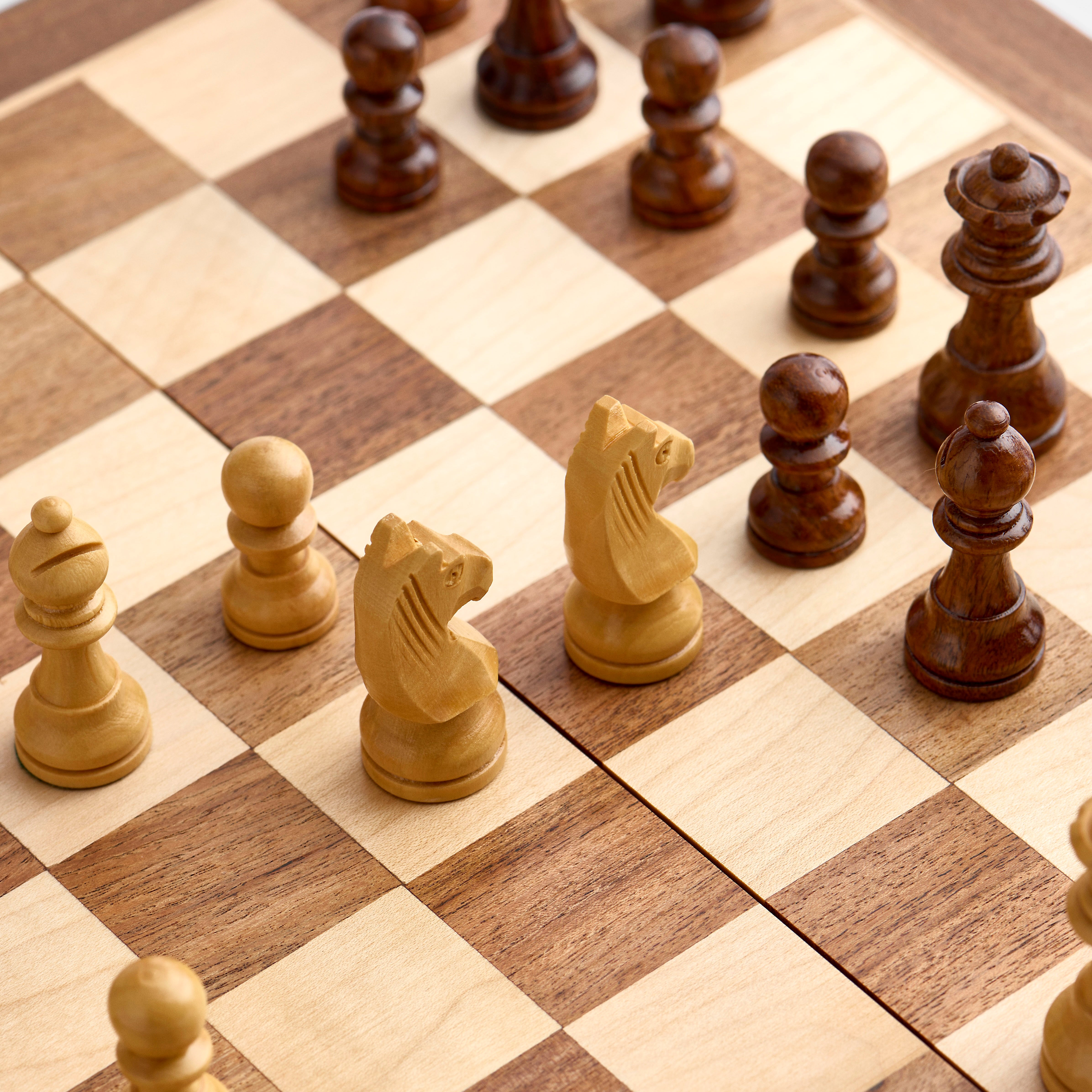 Handmade Indian chess set – foldable and magnetic 30 x 30 cm