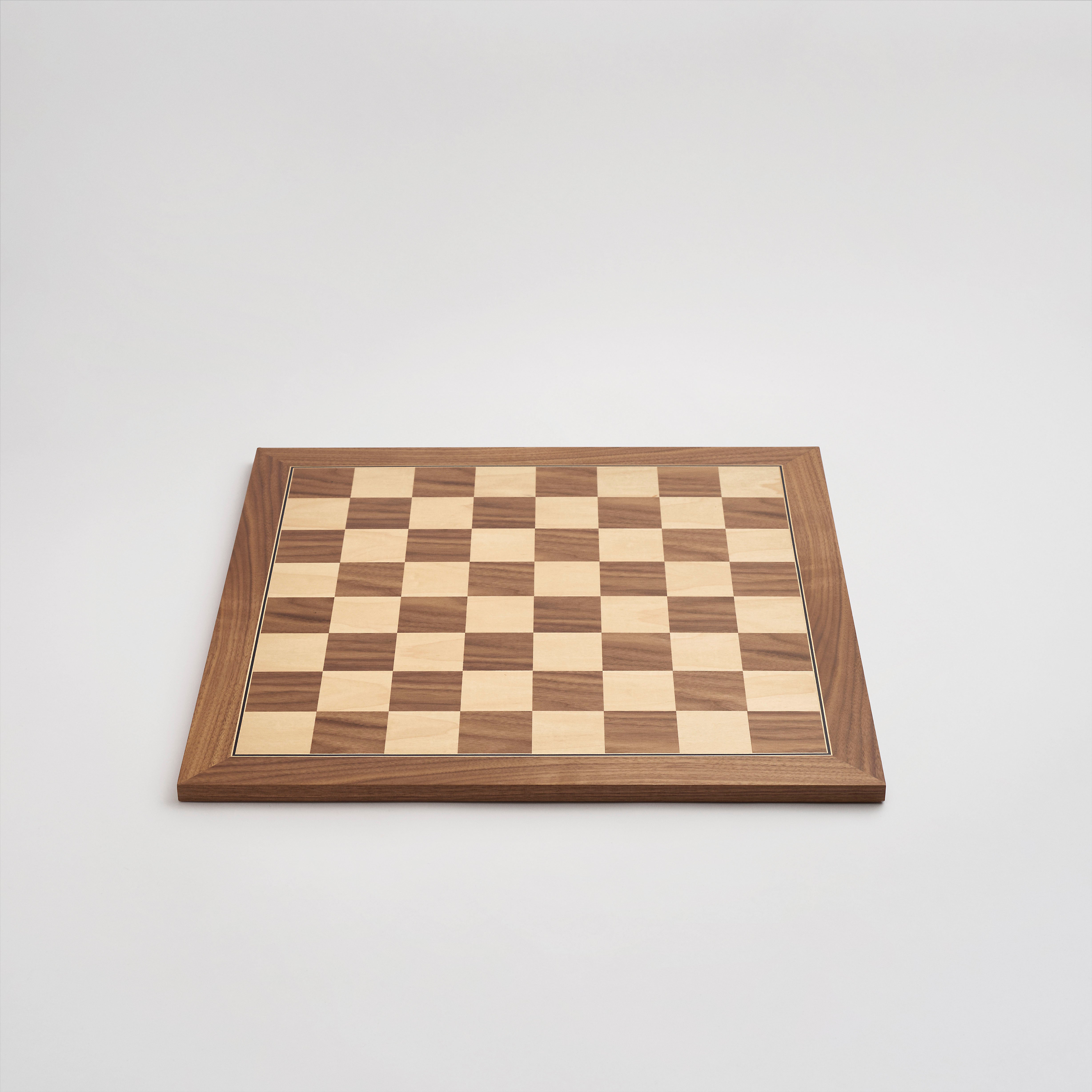 Handmade chessboard in walnut and maple – 55 x 55 cm