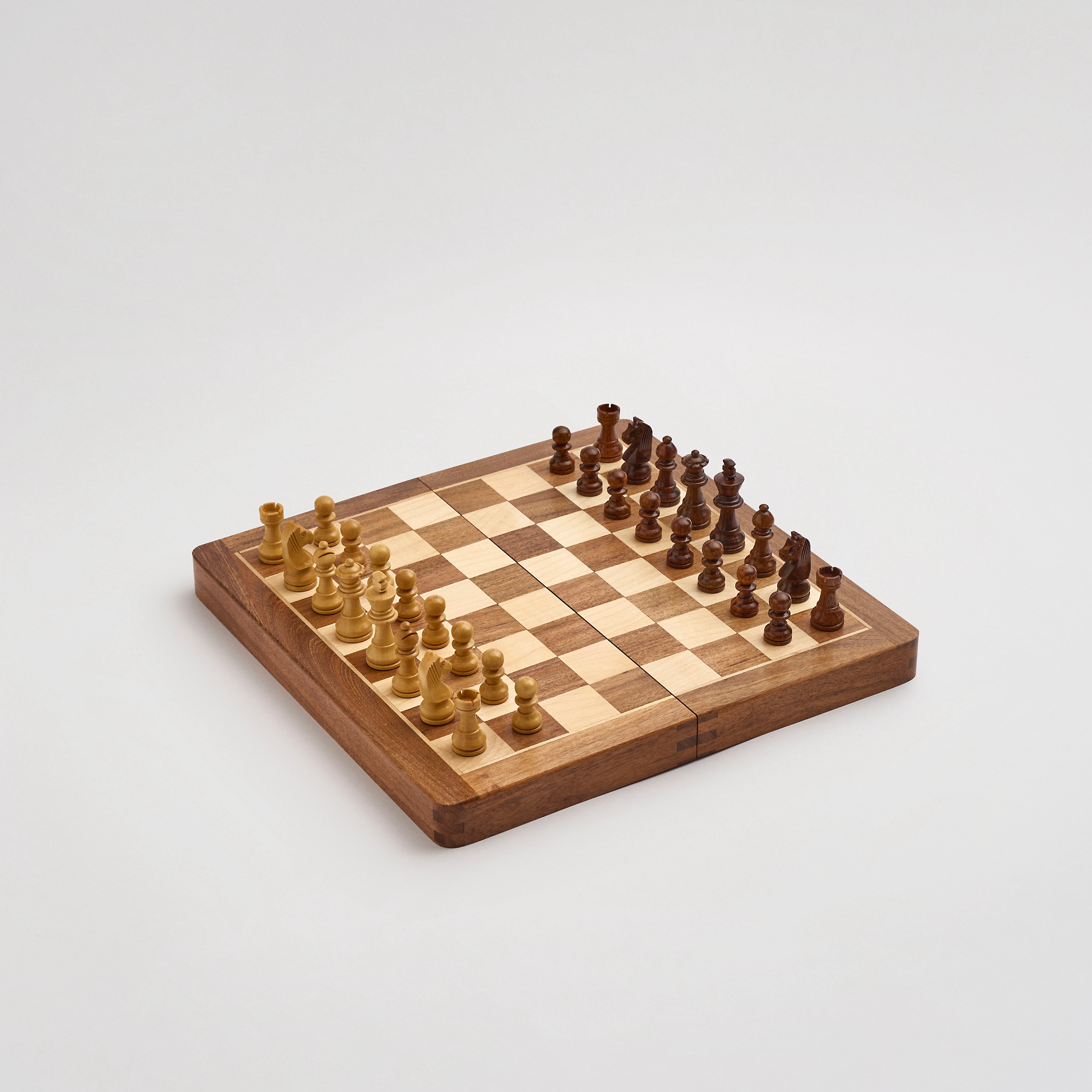 Handmade Indian chess set – foldable and magnetic 30 x 30 cm