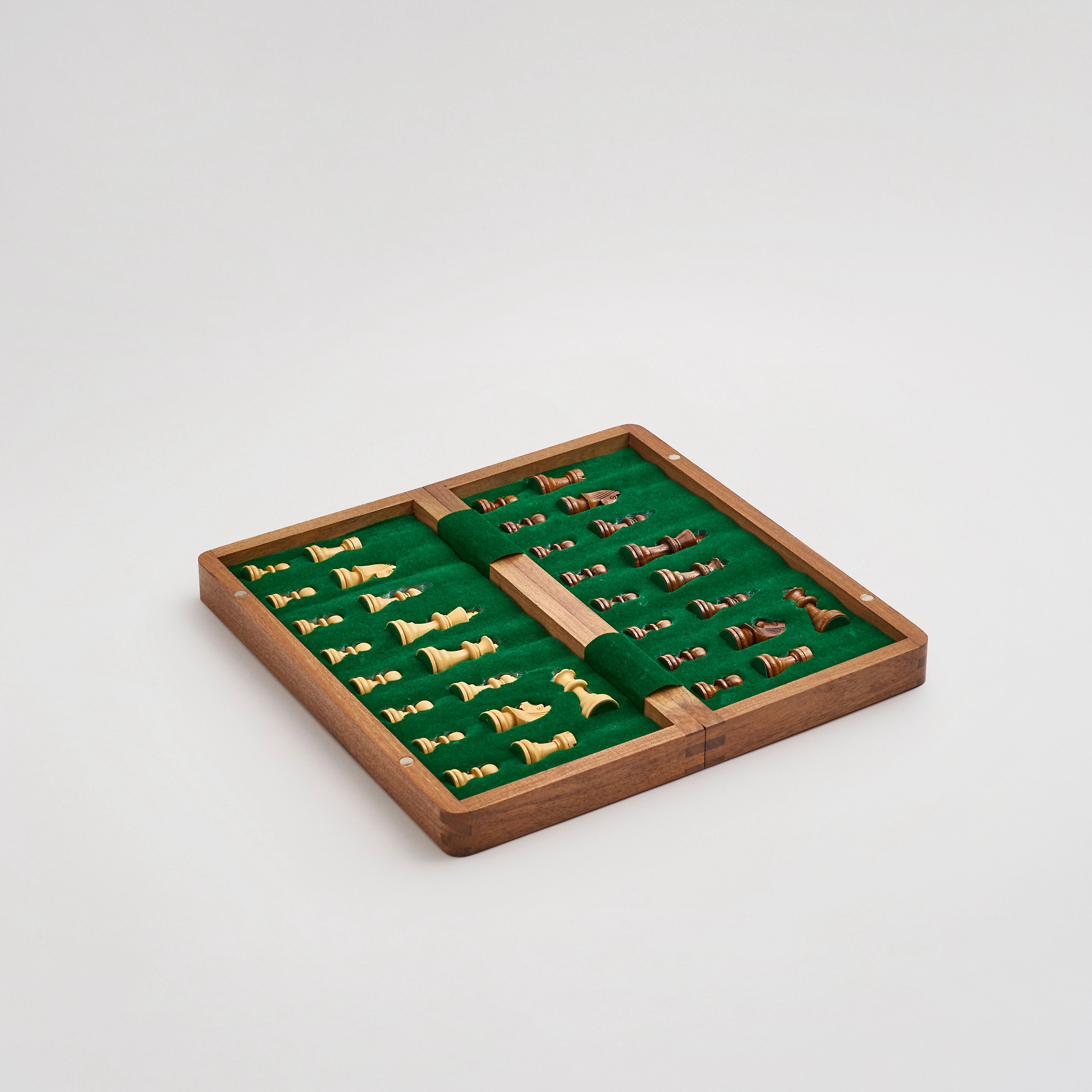 Handmade Indian chess set – foldable and magnetic 30 x 30 cm