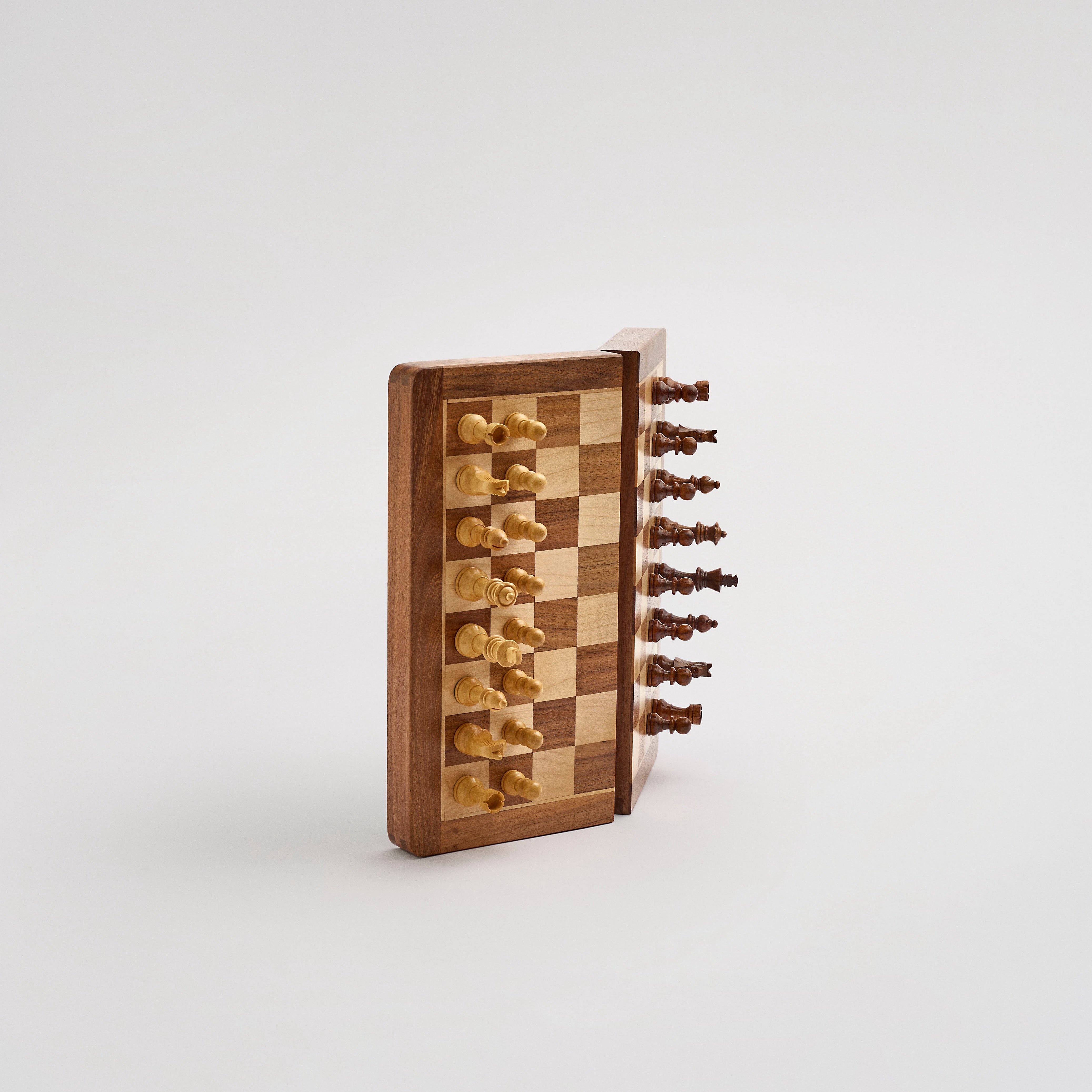 Handmade Indian chess set – foldable and magnetic 30 x 30 cm