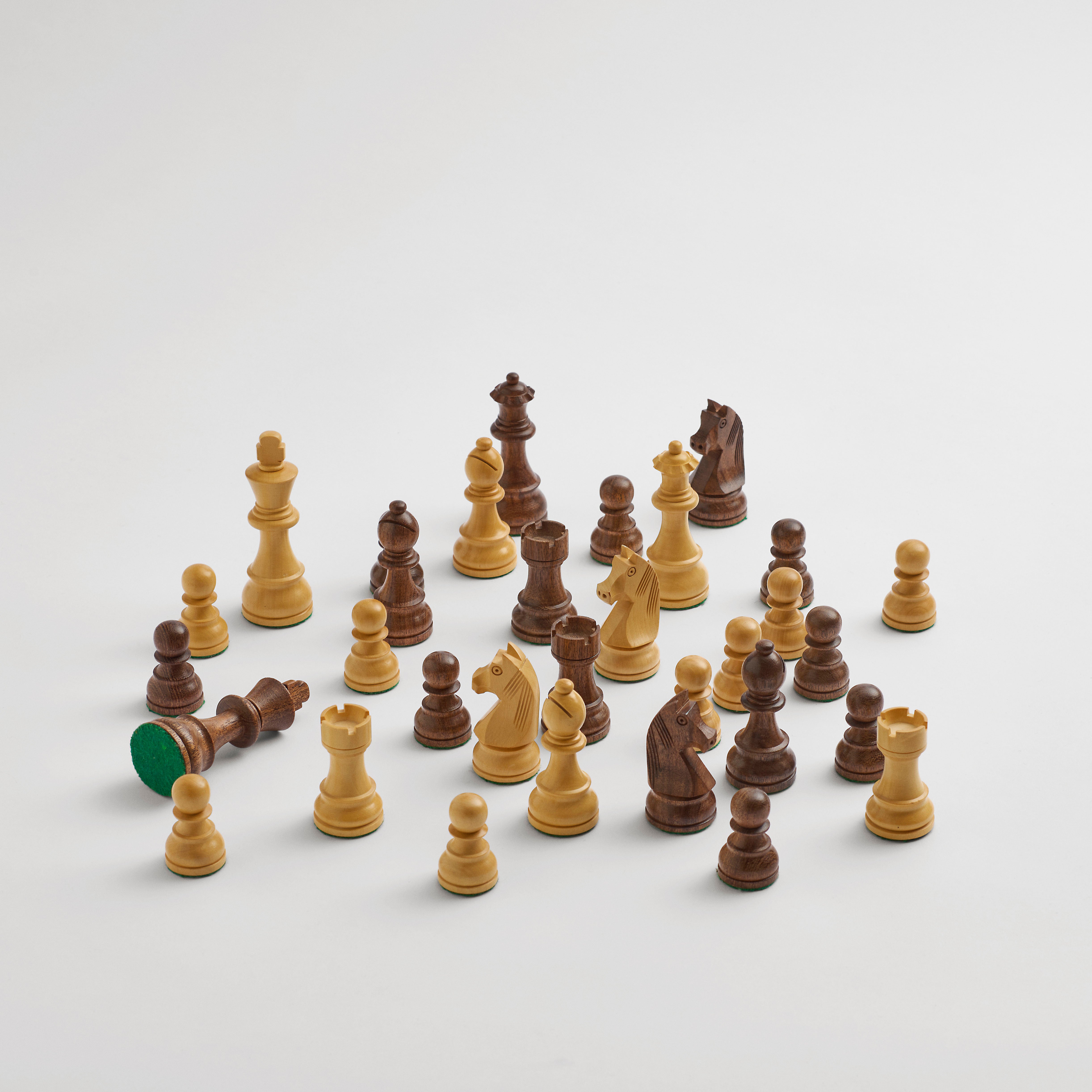 Handmade chess pieces in boxwood and acacia – Staunton 95 mm