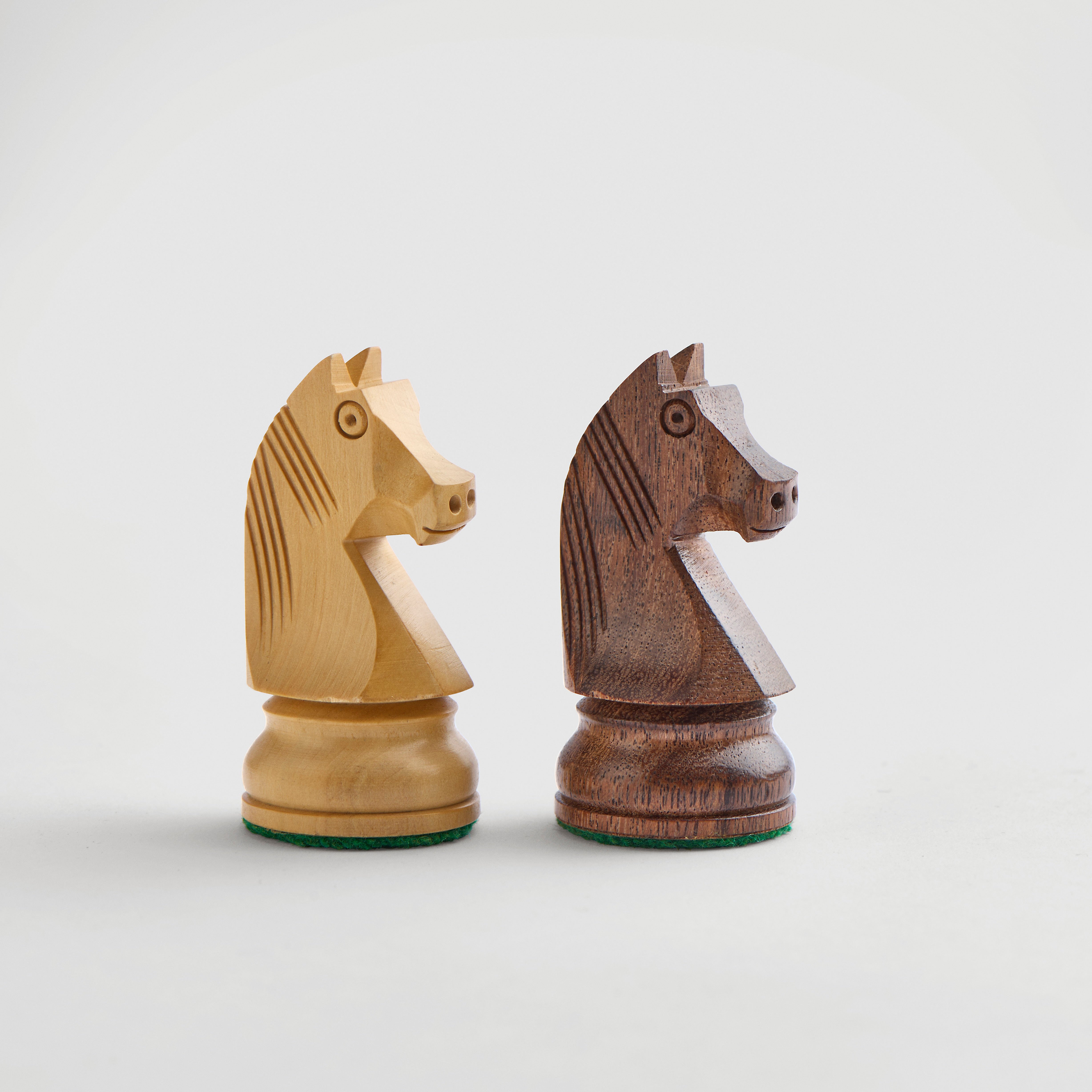 Handmade chess pieces in boxwood and acacia – Staunton 95 mm