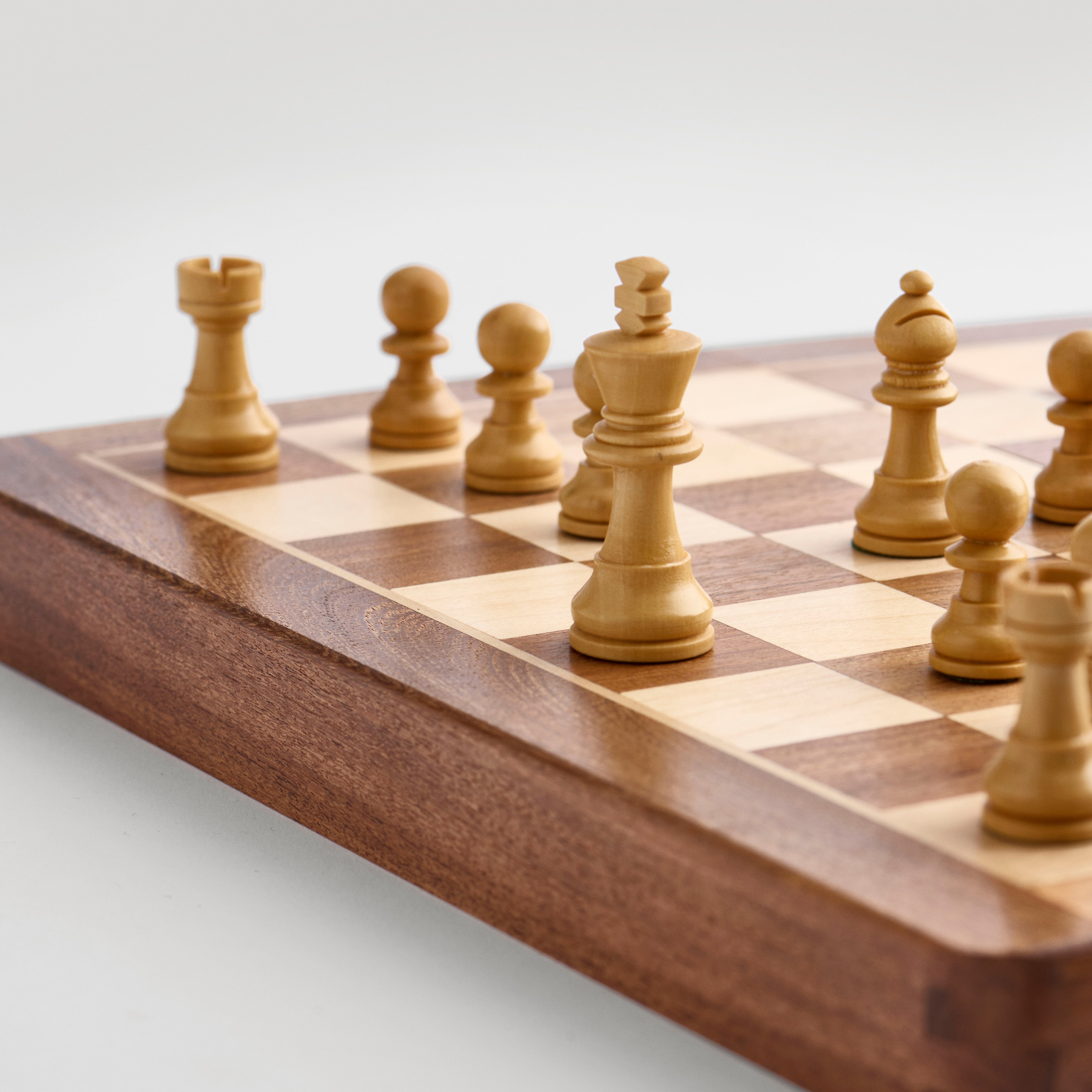 Handmade Indian chess set – foldable and magnetic 30 x 30 cm