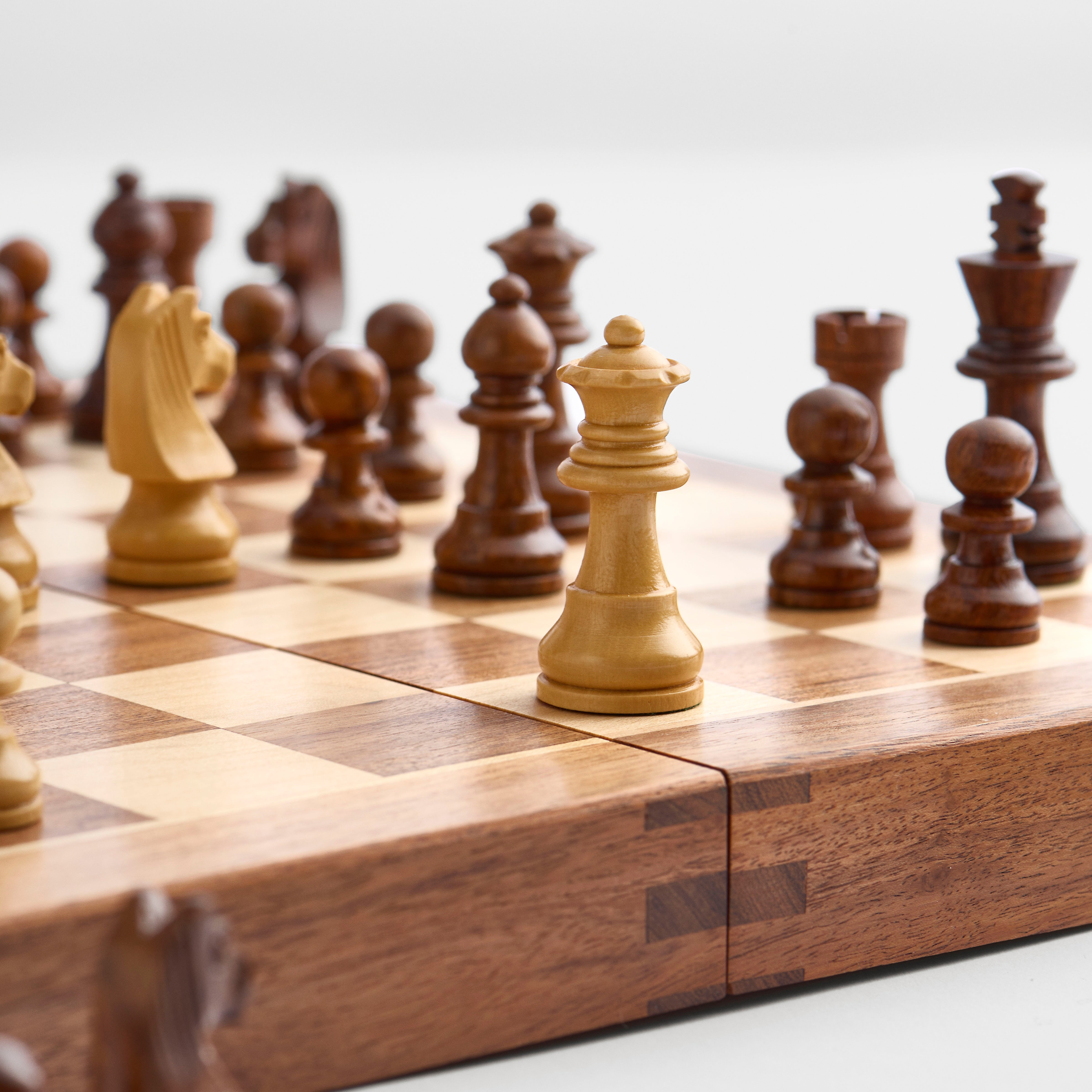 Handmade Indian chess set – foldable and magnetic 30 x 30 cm