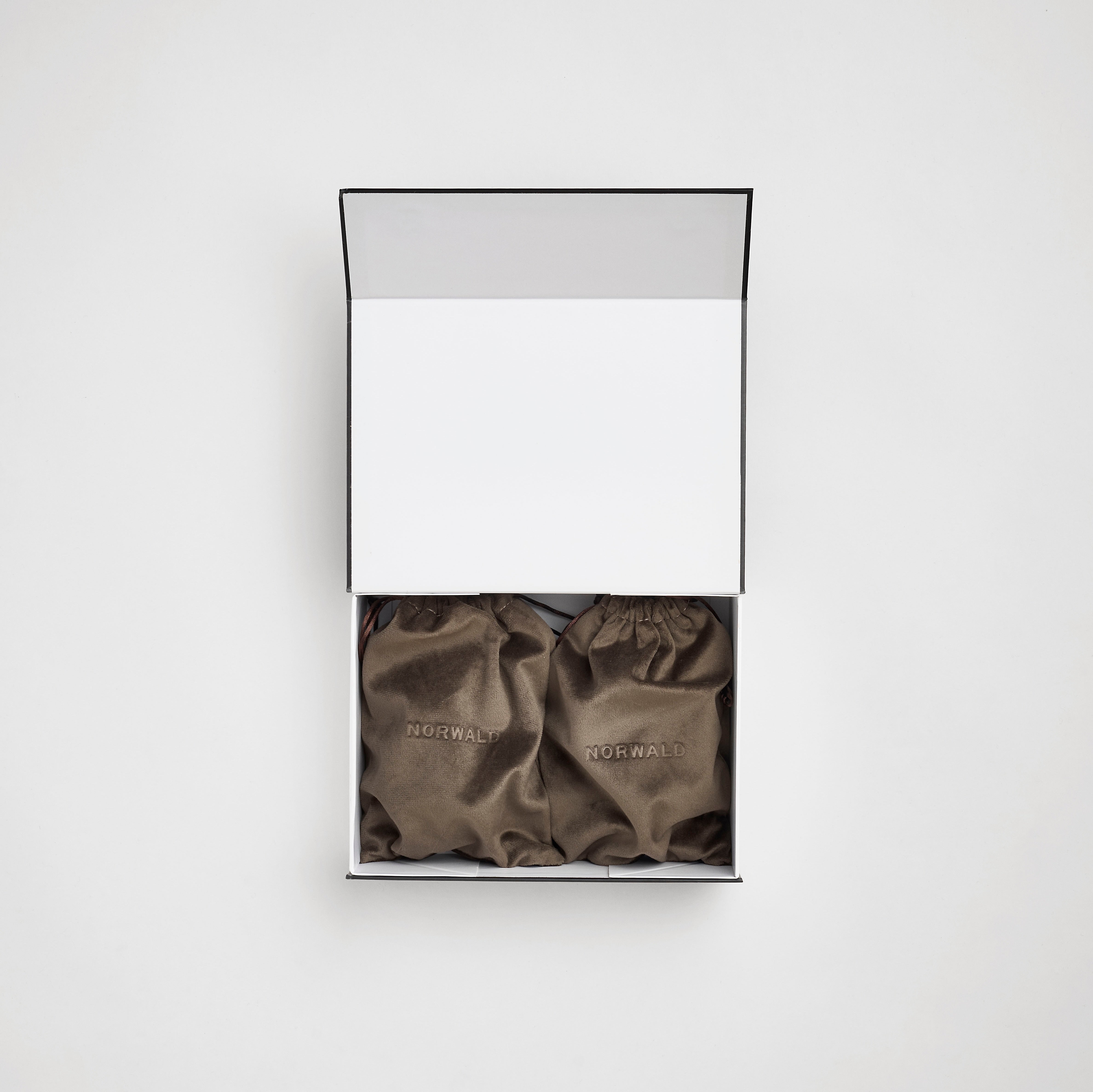 Handmade chess pieces in boxwood and acacia – Staunton 95 mm